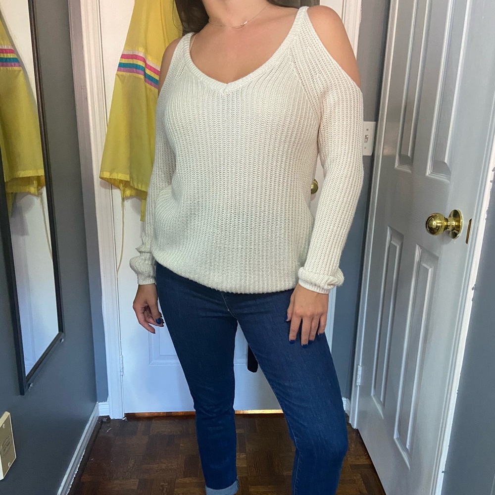 Cut out shoulder shirt